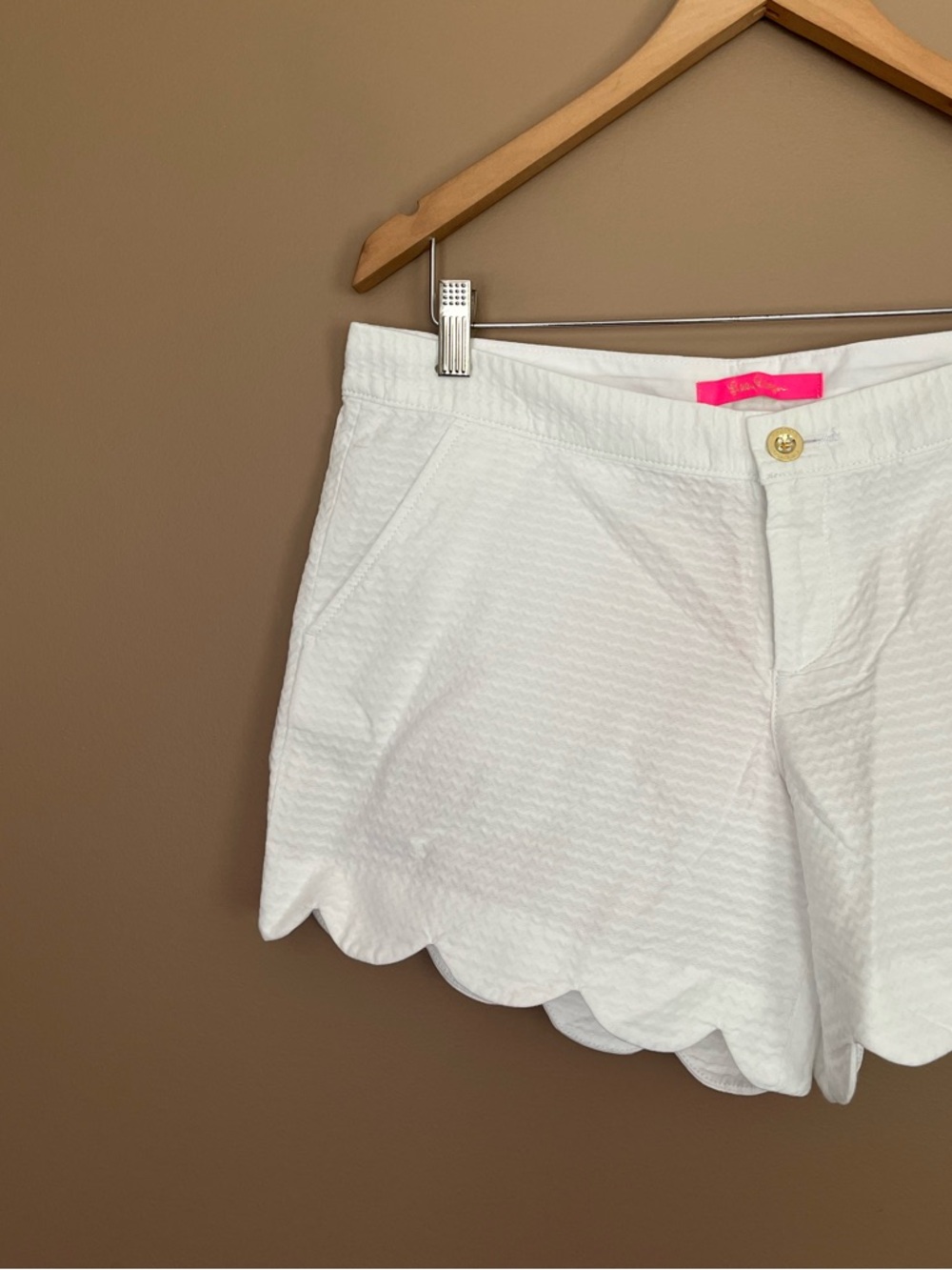 {Lilly Pulitzer} Buttercup Scallop Hem 5" Short in Resort White - Womens 6 - NWT - Picture 2 of 11